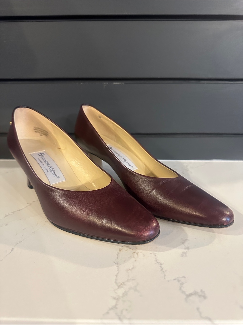 Etienne Aigner Burgundy, leather pumps heels size 8 1/2 8.5